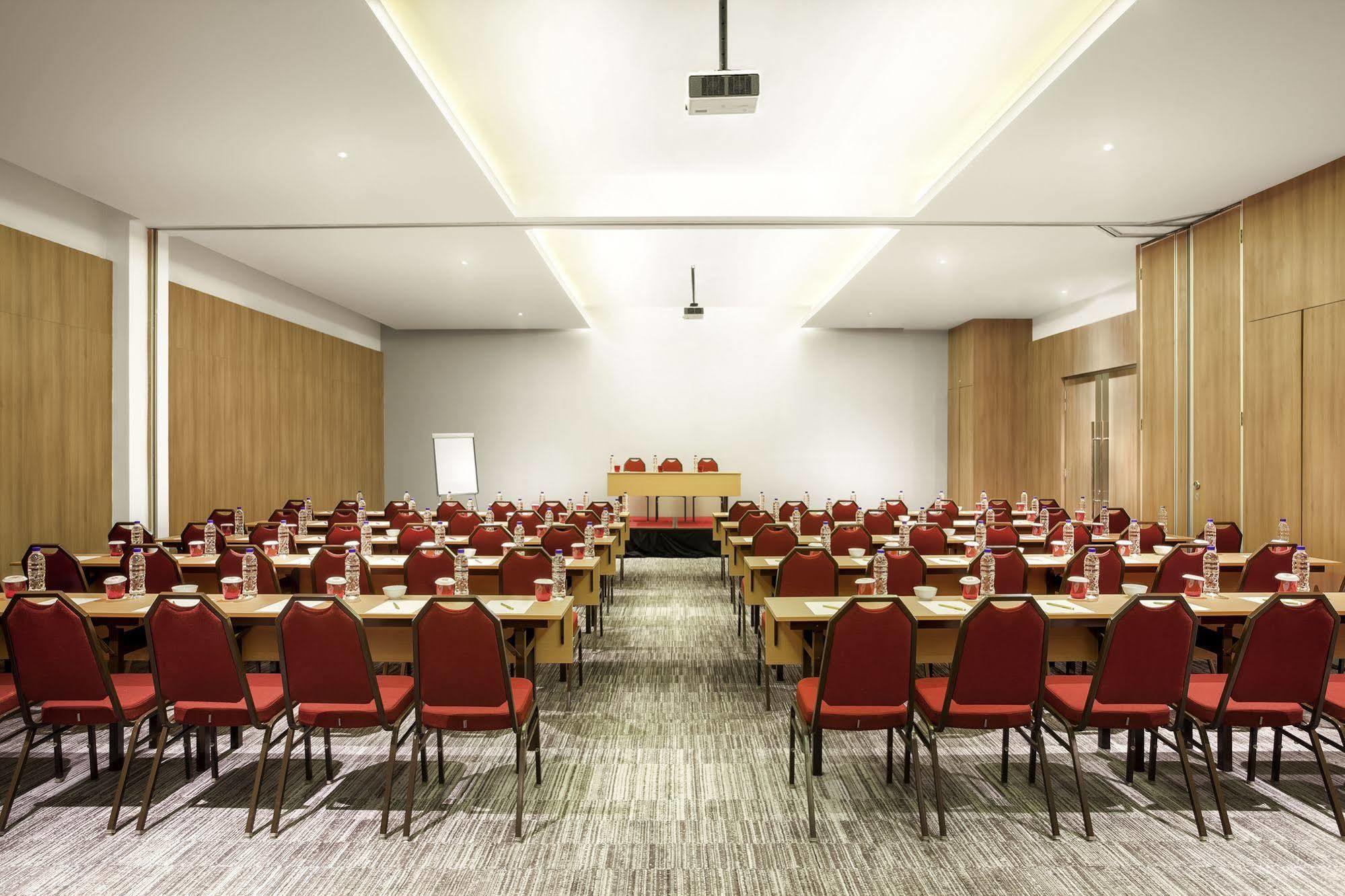 Ibis Makassar City Center Zewnętrze zdjęcie